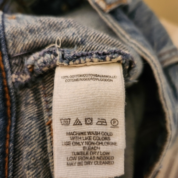 WE THE FREE JESSIE CARPENTER DISTRESSED HEM DENIM SHORTS SIZE 24 - Picture 12 of 14